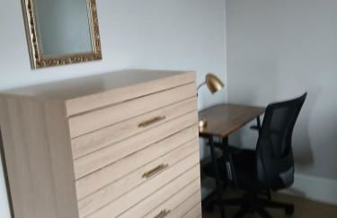 Cozy Urban Retreat - Photo 3