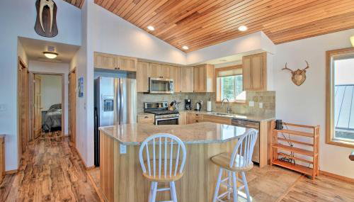 Waterfront Apt with Mtn View, Walk Into Town! - Foto 5