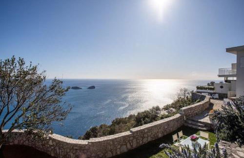 Belvedere delle Sirene with Views Pool and Guest Services by Feeling Italy - Photo 8