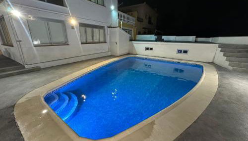 Bonito Chalet en Benidorm, negocios, estudios, salud - Foto 2