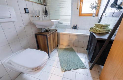 WälderNestchen - zentral - Natur pur - Tiefgarage - Balkon - modernes 2 Zimmer Appartement - Foto 22