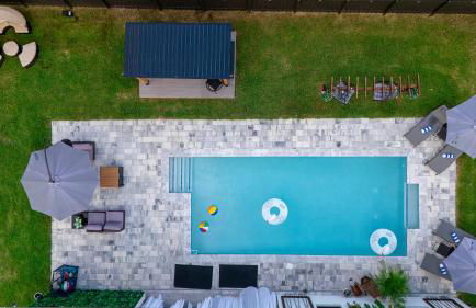 Designer Villa with Heated Pool, BBQ, Firepit, Ideal for Families & Groups - Photo 8