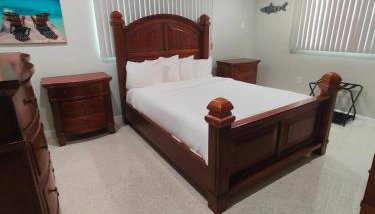 Riverside Retreat: Deck Bar, FirePit, Boat Parking - Foto 4