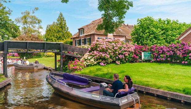 Un giro in barca lungo il canale