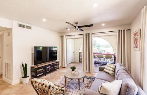 *Eclectic hidden Gem / Tiki Bar and Pool* - Foto 1