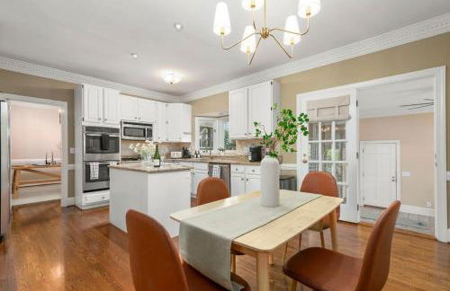 The Greensboro Manor HotTub FirePit Basketball 15 Min To Sedgefield CC - Photo 31