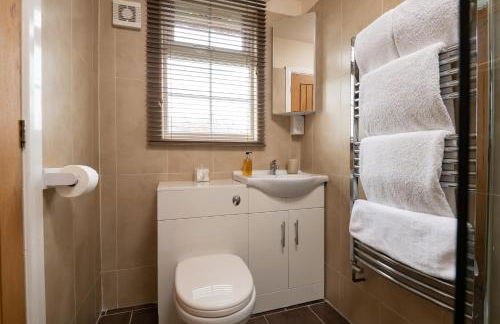 The Country Lodge at Hill House Farm Cheshire - Photo 28