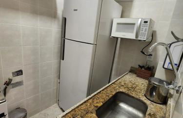 Complete studio one block from Flamengo beach - Foto 21