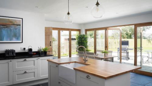 4-Bed Cottage - Pets with Garden & Wood Burner - Foto 3