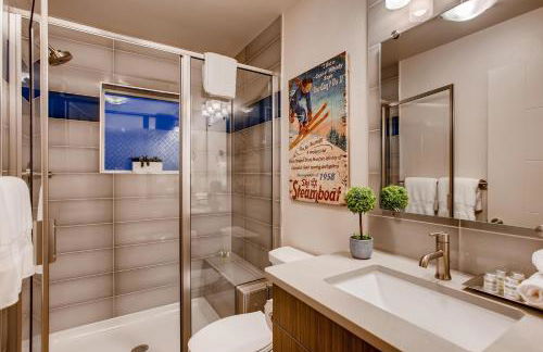 Elegant Townhome Near Old Town, Breweries and River! - Foto 60