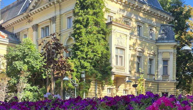 Feel the City: Insider Walking Tour of Sofia With a Local Expert Guide - Foto 3