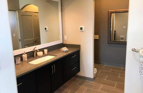 Barnwood Chateau with 2 Master Suites Hot Tub - Foto 24