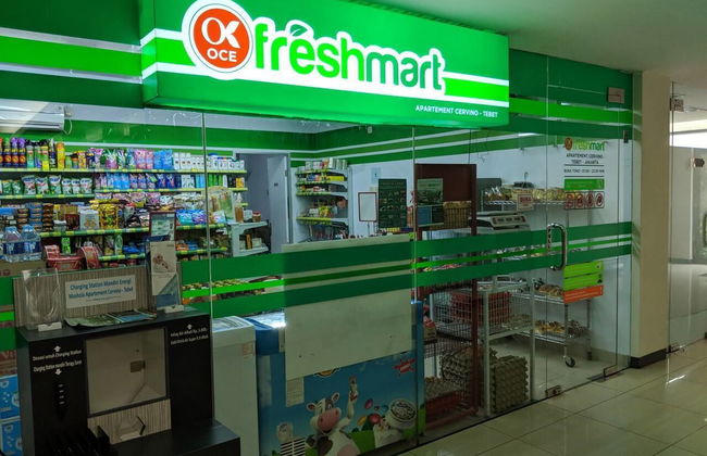 2BR with Sofa Bed Cervino Tebet Apartment - Foto 33