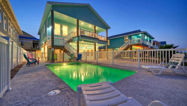 Private Pool Covered Patio 4 Blocks to Beach Bourbon Breeze by AvantStay - Foto 2, Imagen principal