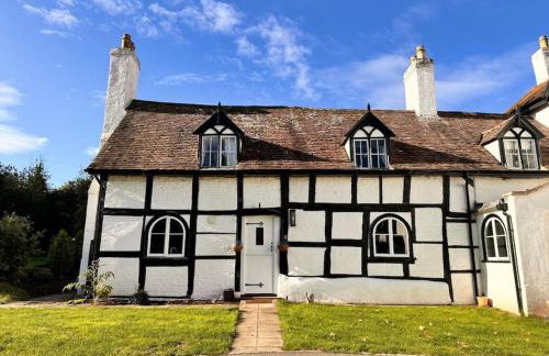 Stylish Tudor Cottage & Hot Tub - Photo 1