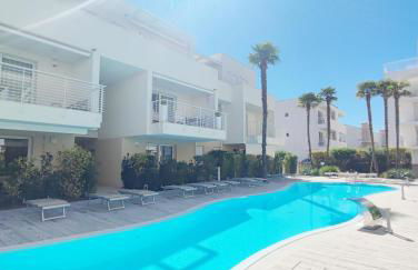 Wave Resort - Photo 1