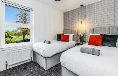 Parkside 2 bedroom house near Dunfermline & Edinburgh - Photo 9