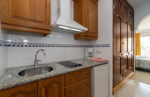 Apartamentos Leonor Carihuela - Photo 11