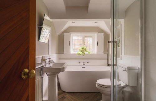 Half Way House, Clappersgate, sleeps 8 - Foto 39