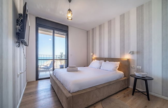 Stylish 1BR Beach-Front Apt w Sea View - Foto 2