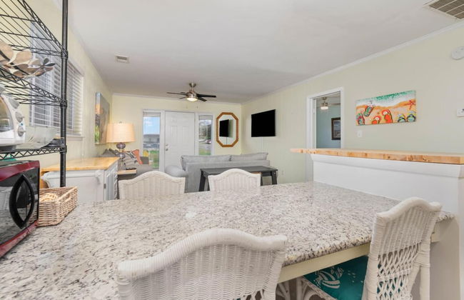 A Beach n Place - Pool Access 1 4 mi From Beach - Foto 5