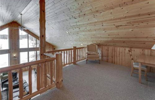 Large Log Home on Lake with Hot Tub - Foto 53