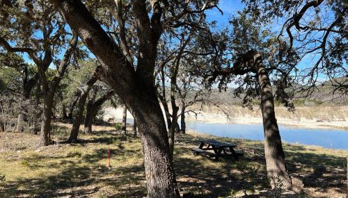 Nueces River Cabins-Elm Cabin - Foto 1