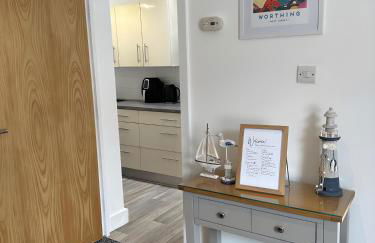 Amo Mews House - Central, Private Patio & Free Parking - Foto 14