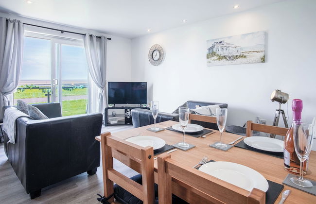 Beach View - 2 Bed Apartment - Llanelli - Photo 27