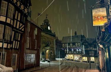 Beautiful stylish 2 bed apartment with free parking - Photo 46