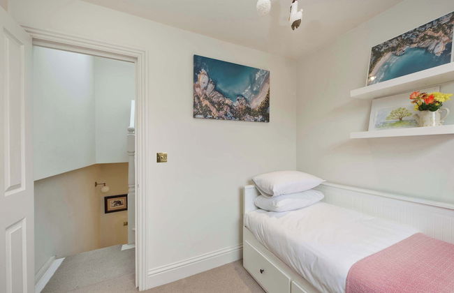Central London 4BR Queens Park Family Home With Garden - Foto 25
