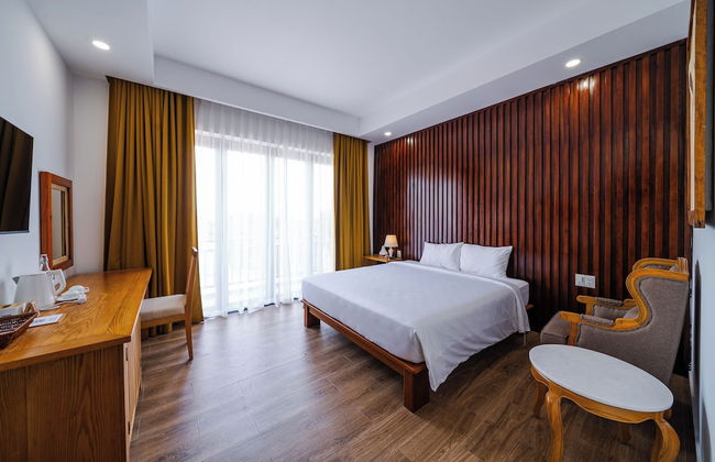 Palm River Boutique - Photo 4