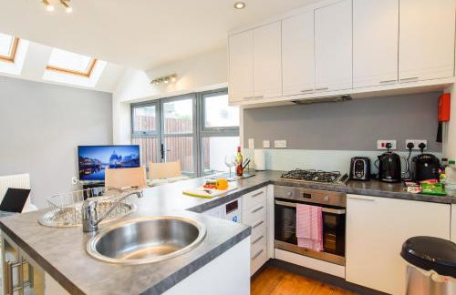 City Retreat, 2 Bed House with Cloudstream Hot Tub - Foto 16