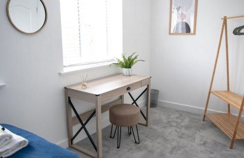 4-Bed, Sleeps 6, contractors welcome! - Foto 6