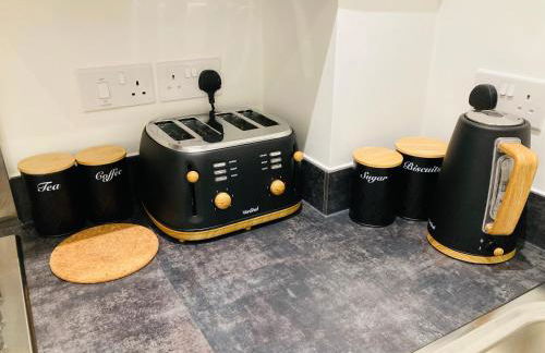 2 Bedroom Luxury Apartment! City Center with Free Parking! - Foto 26