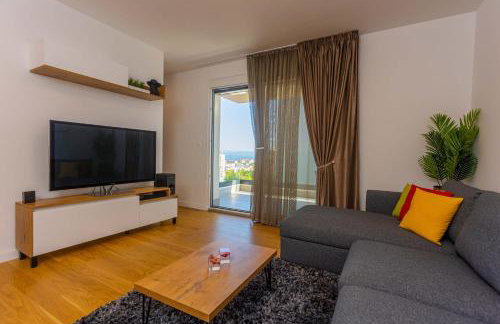 Apartment - free parking in garage , mountain and seaview , quiet neighbourhood - Photo 6