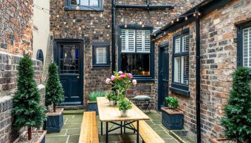42 is the Answer- Stunning York townhouse appearing on TV Holiday Home Show - Foto 3, Garden