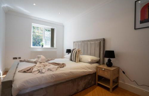 Emirates House, Luxe 5 Bed, with King sized Beds, next to Aiport & NEC, JLR 5 mins - Foto 16