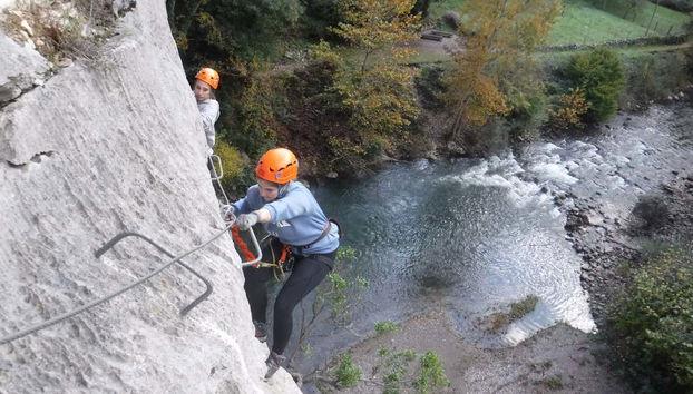 Scalando la via ferrata di El Milar