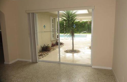 Spacious villa, pool, water views, walk to beach - Foto 23