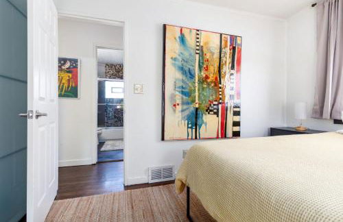 Enchanting 3BR Cottage Close to Downtown - Foto 15