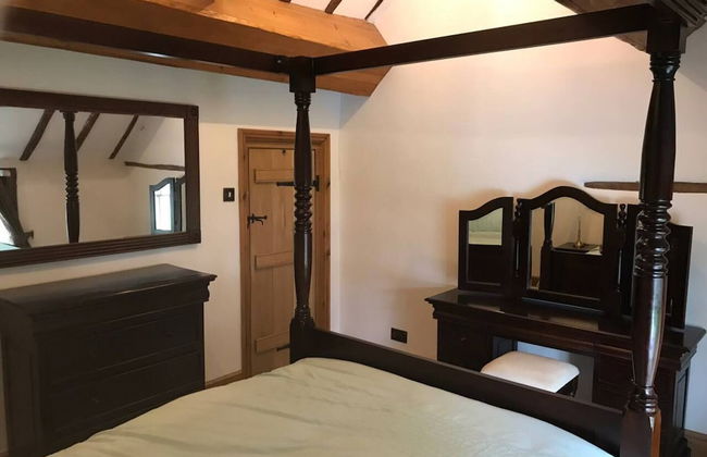 Village Period Cottage Next to a Idyllic Stream - Foto 2