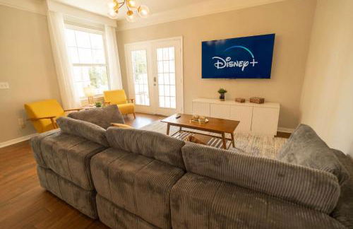 Magical Themed 3BR Townhouse Near the Parks - Foto 17