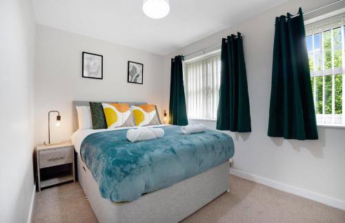 NEW! Stylish 2-Bed Home by Stay With Us, Ideal for Families, Sleeps 4! - Foto 2