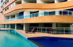 Flat moderno e confortável - excelente localização - Foto 2