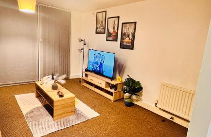 Birmingham City Centre Apartment with Parking - Photo 4