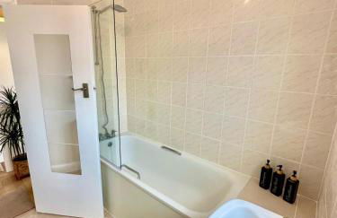 MADIKA HOMES Modern 2-Bed Apartment Near Wembley Stadium - Foto 16