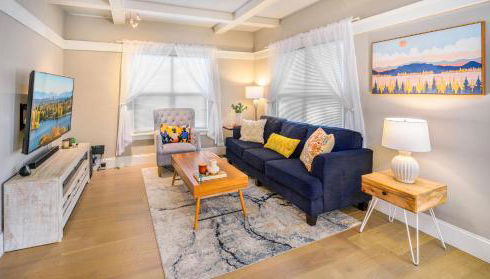 Upgraded Home with 5 BR 4 Bath 4 FREE gated parking space, Family,EV,RV friendly - Foto 2