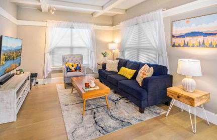 Upgraded Home with 5 BR 4 Bath 4 FREE gated parking space, Family,EV,RV friendly - Foto 2