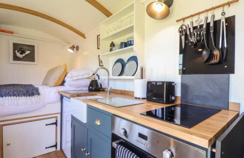 Bosulla Shepherds Hut - Photo 7